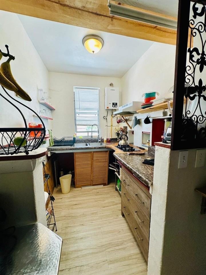 428 Sw 9th St #15 - Photo 5 of 13