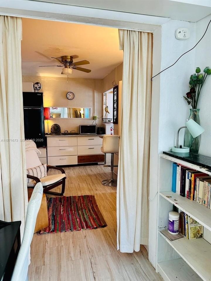 428 Sw 9th St #15 - Photo 7 of 13