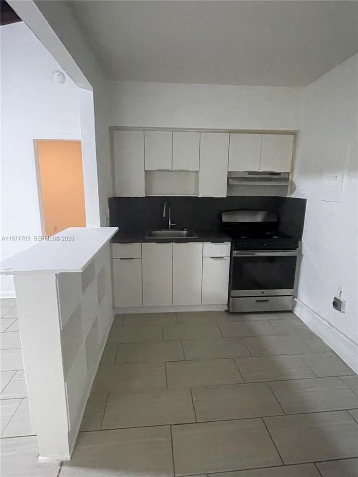 760 Ne 122nd St #4 - Photo 3 of 9