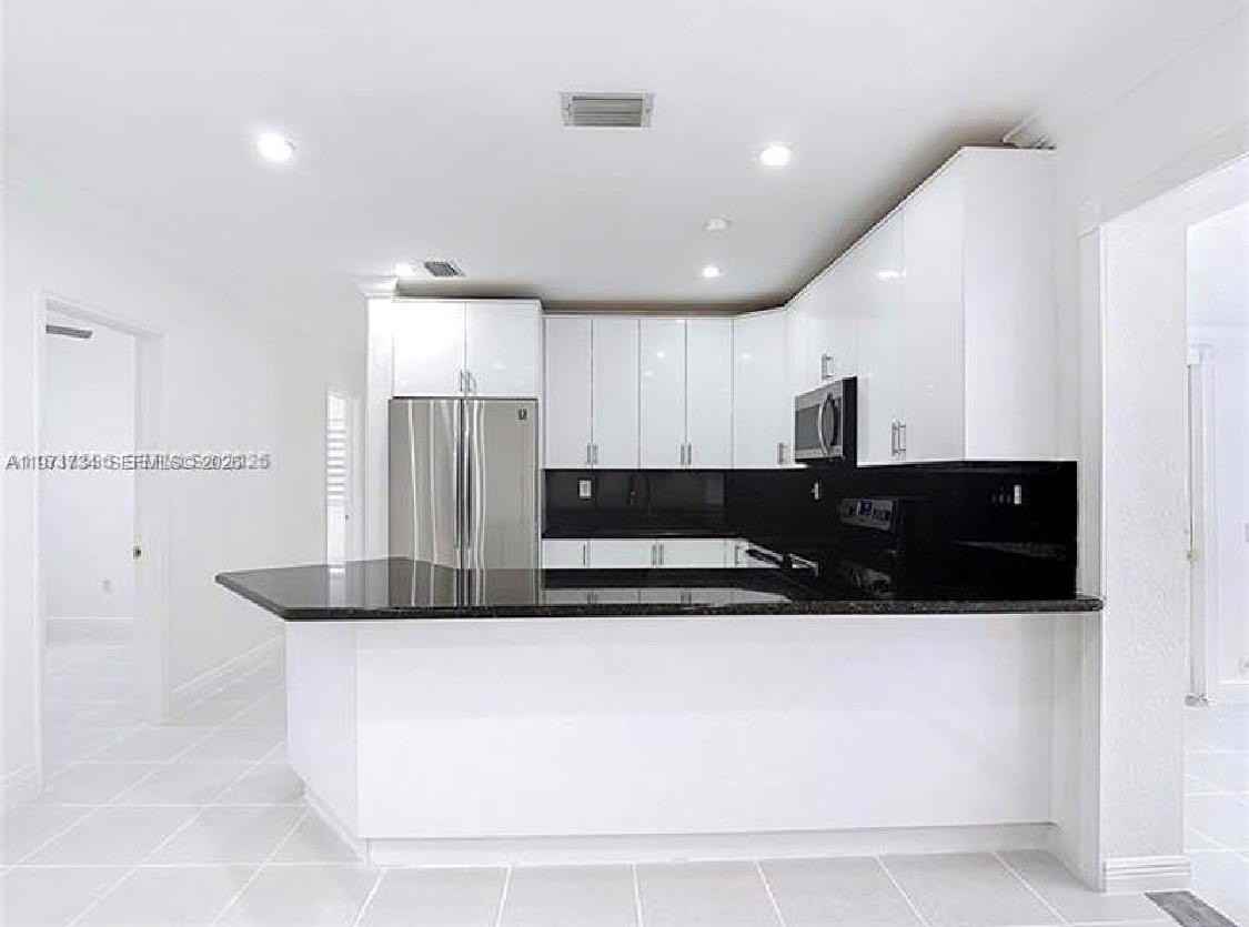 7410 Sw 39th St #0 - Photo 4 of 23