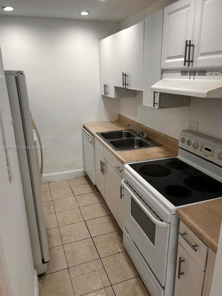 7545 E Treasure Dr #1A - Photo 5 of 18