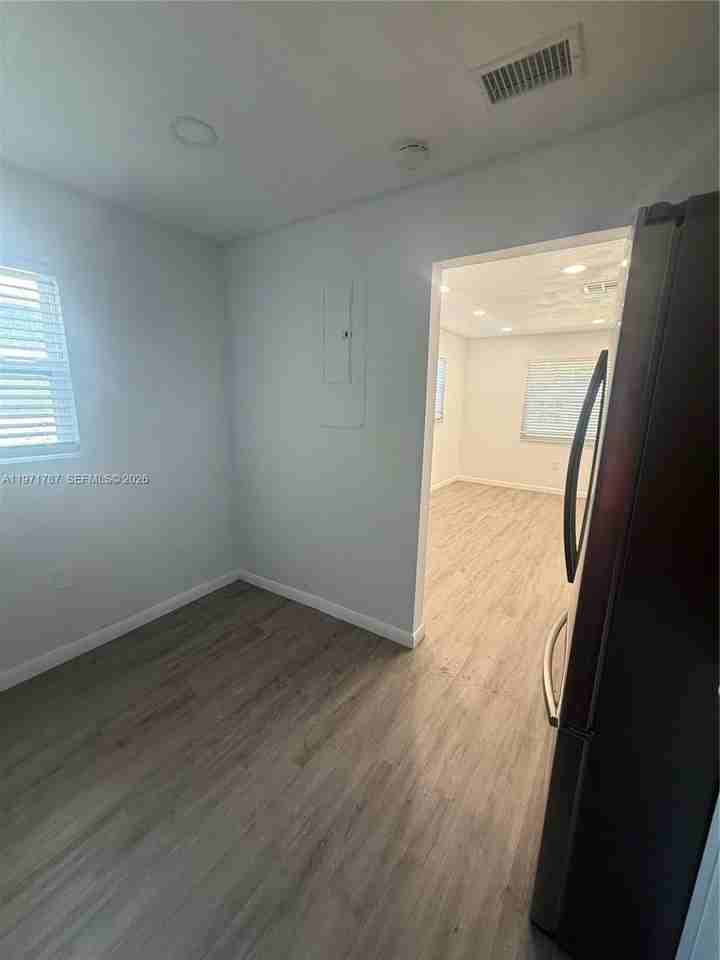 2510 Ne 182nd St #2 - Photo 3 of 4