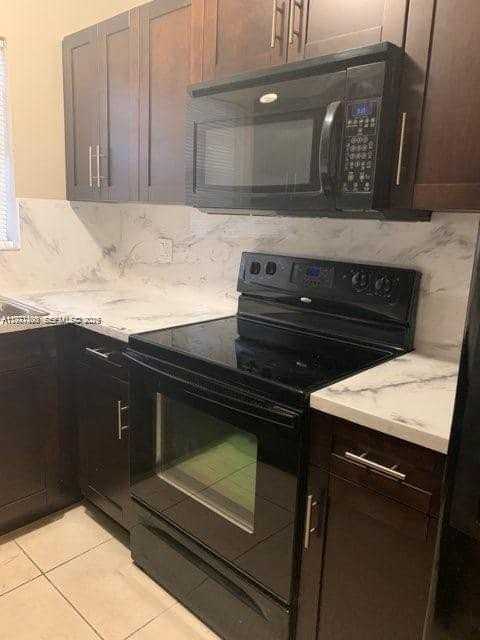 1139 Se 13th Ave #1139 - Photo 4 of 10