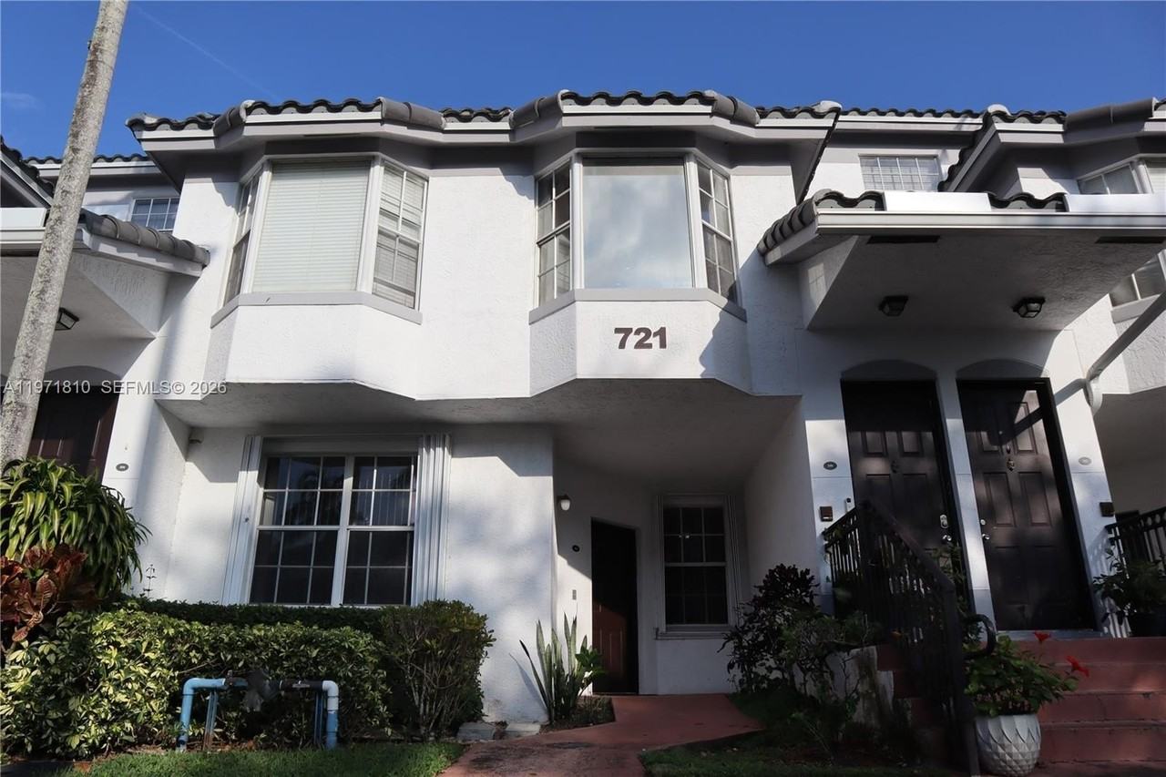 721 Sw 148th Ave #305 - Photo 2 of 14