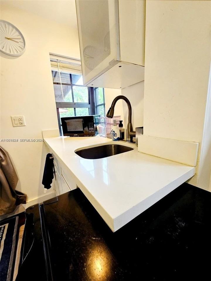 2109 Red Rd - Photo 4 of 9