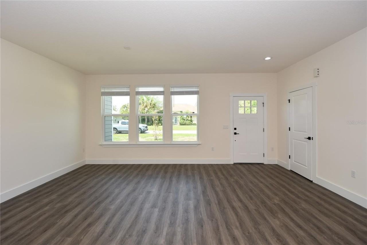 100 White Hall Dr - Photo 2 of 39