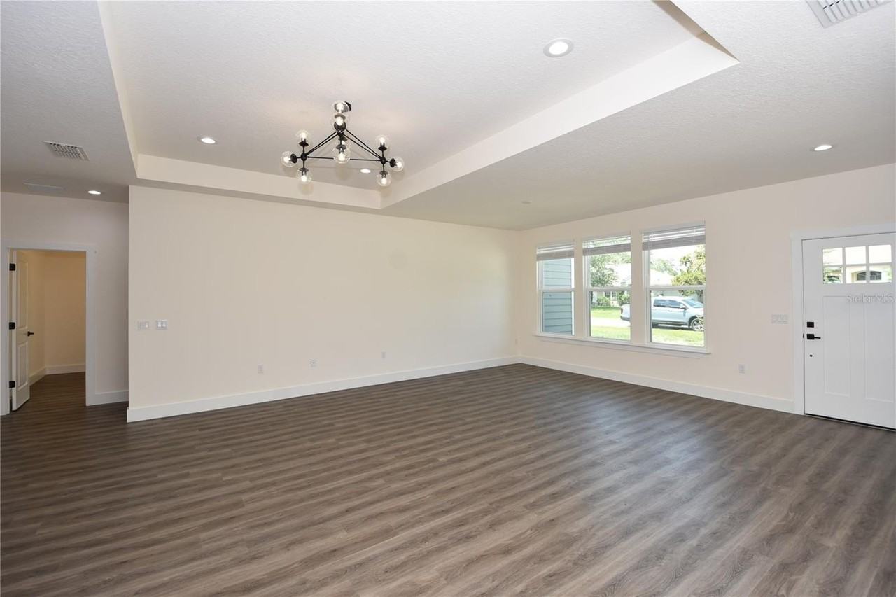 100 White Hall Dr - Photo 4 of 39