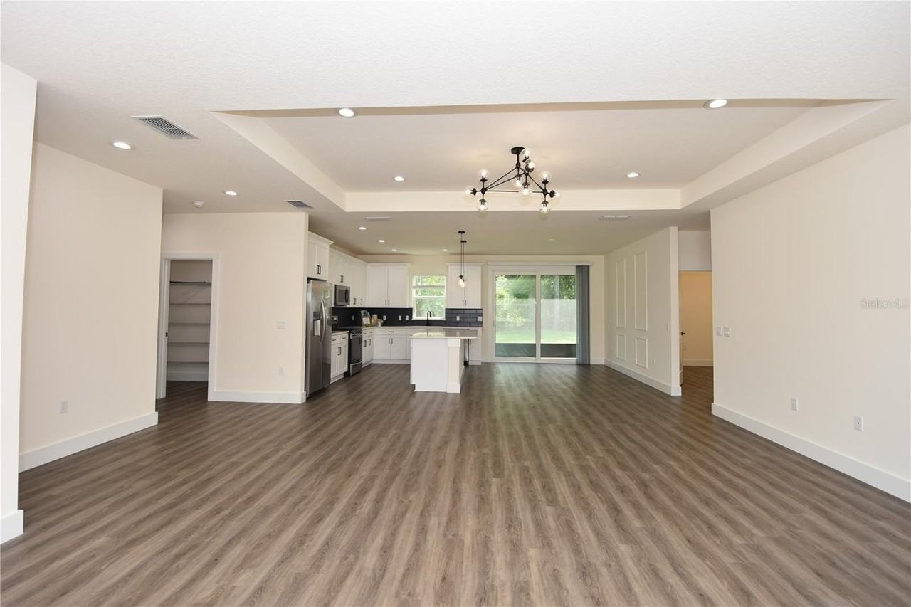 100 White Hall Dr - Photo 5 of 39