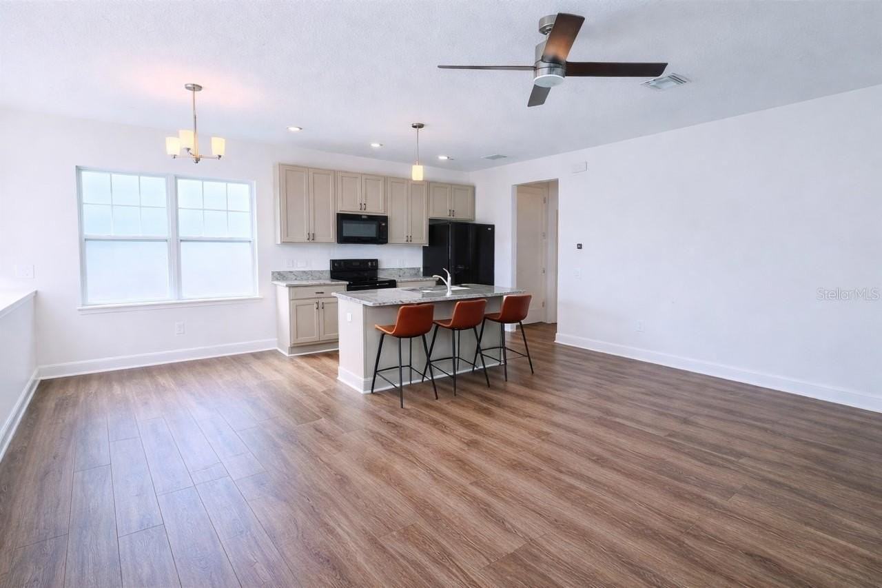 6643 Bridgman St - Photo 4 of 14