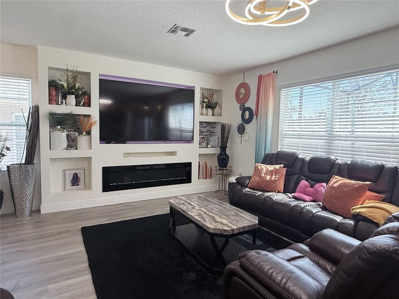 375 Nova Dr - Photo 2 of 7