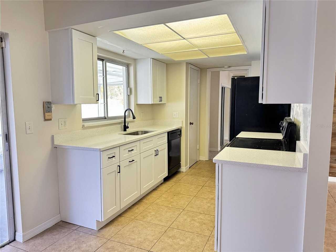 142 Bayberry Ct - Photo 4 of 11