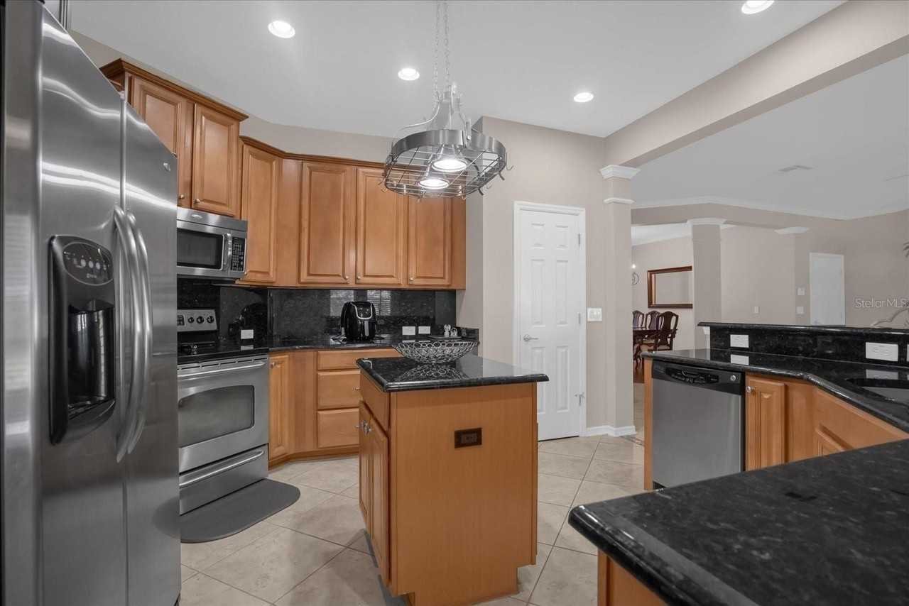 2284 Pickford Cir - Photo 6 of 33