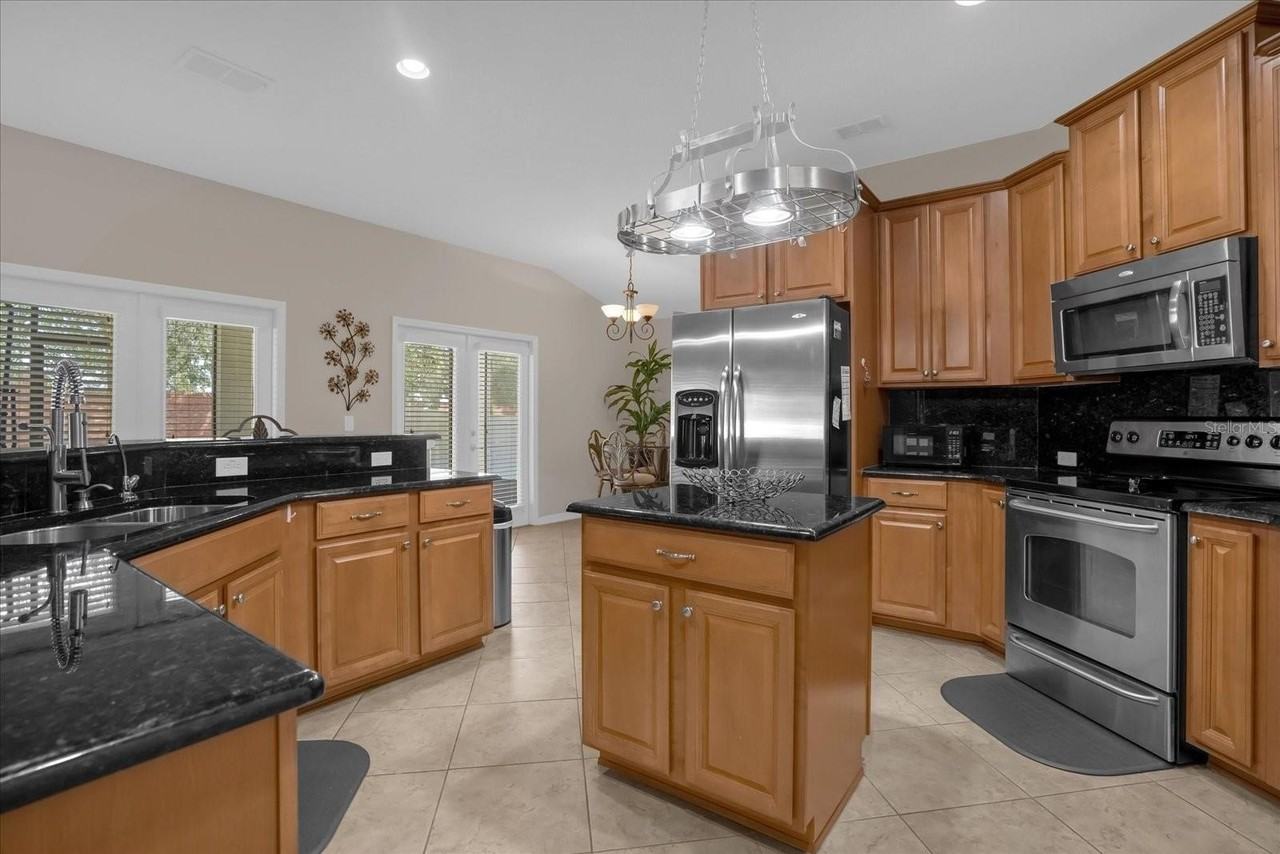 2284 Pickford Cir - Photo 7 of 33