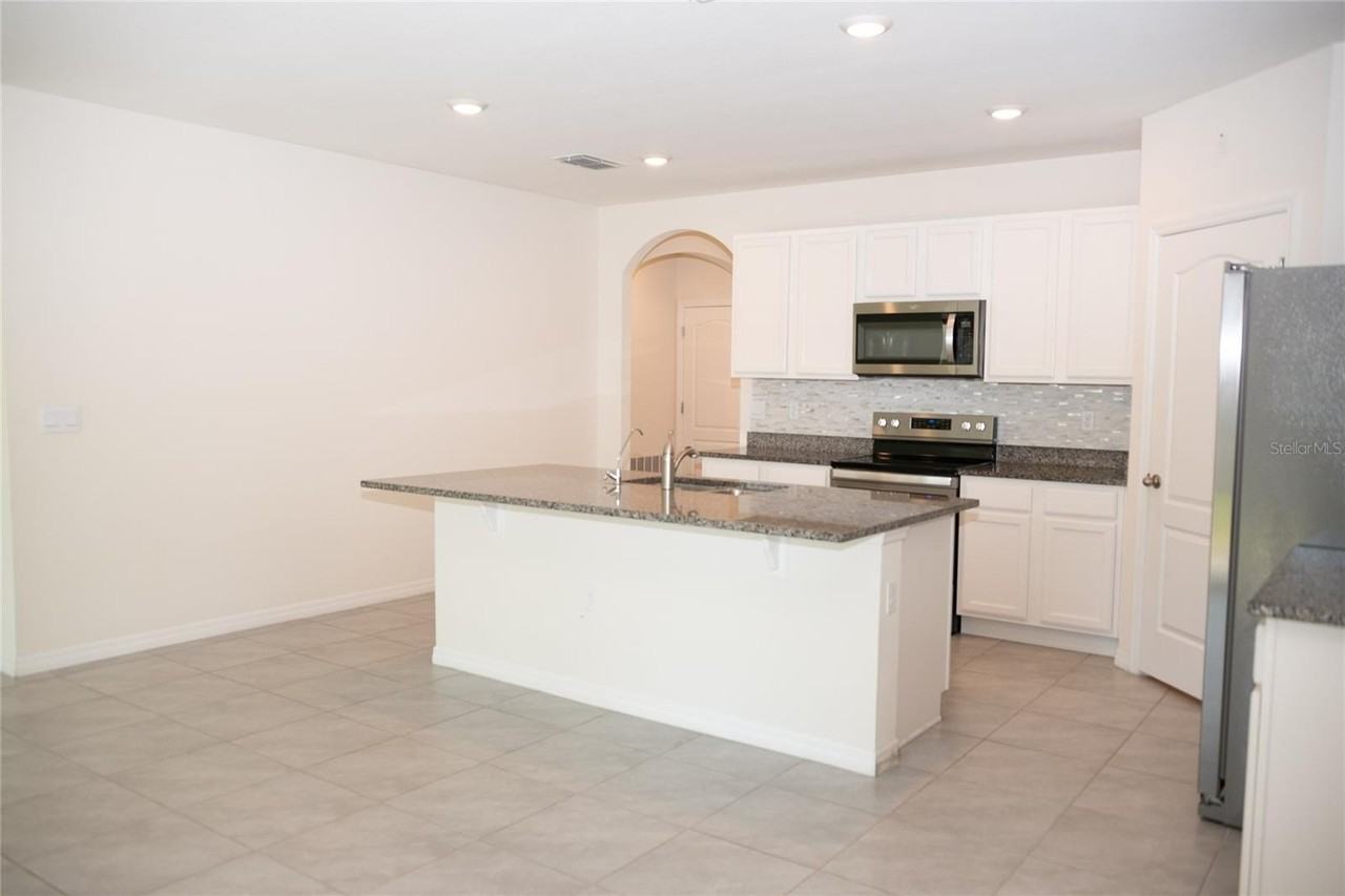 3383 Hammond Pt - Photo 3 of 21