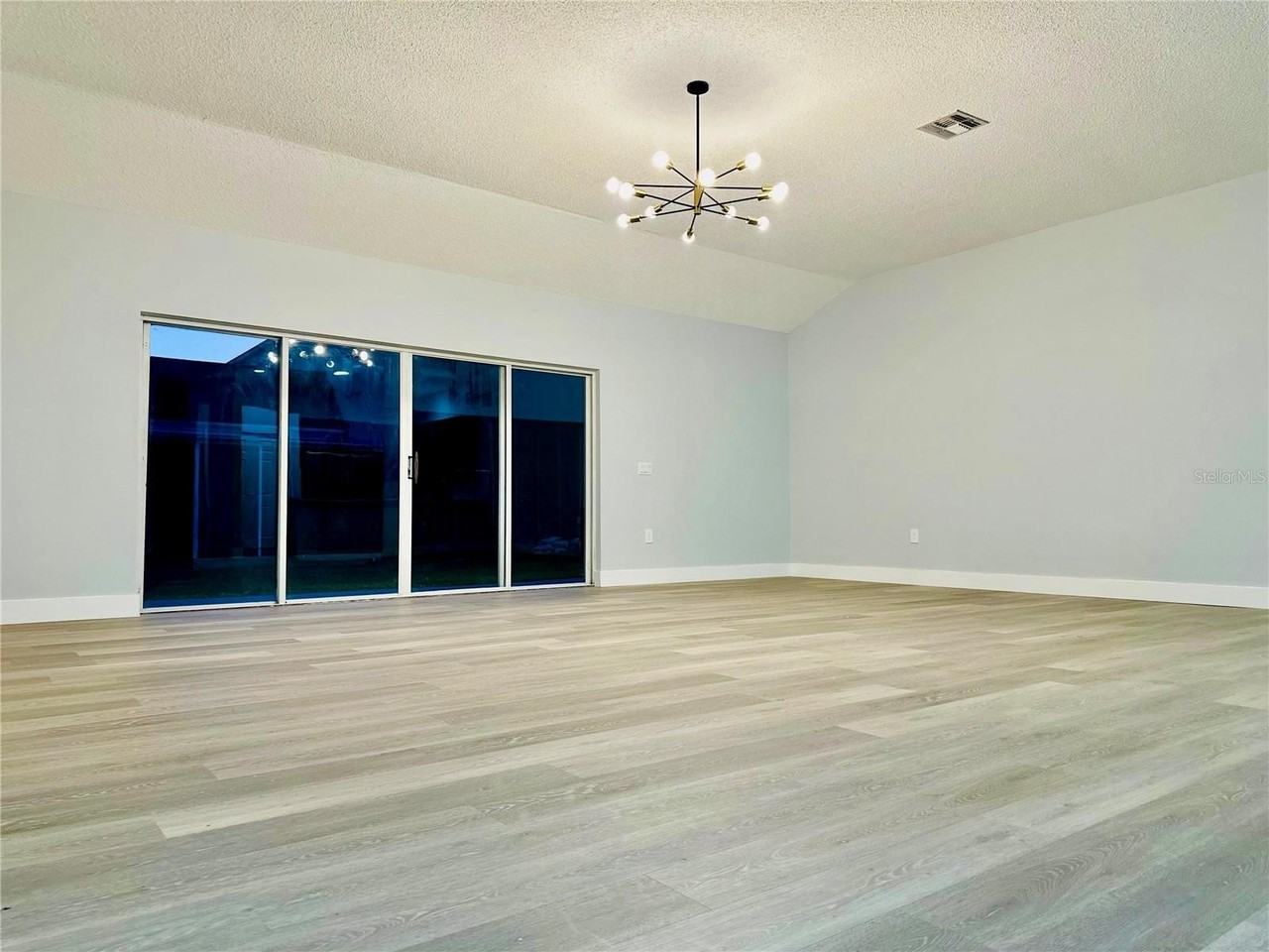 1031 Universal Rest Pl - Photo 5 of 31