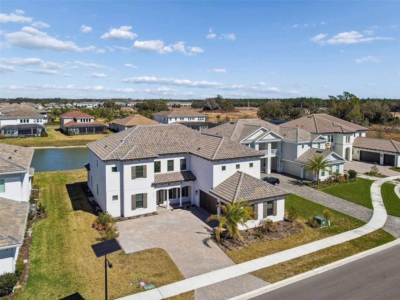 34109 Tributary Ct - Photo 4 of 50