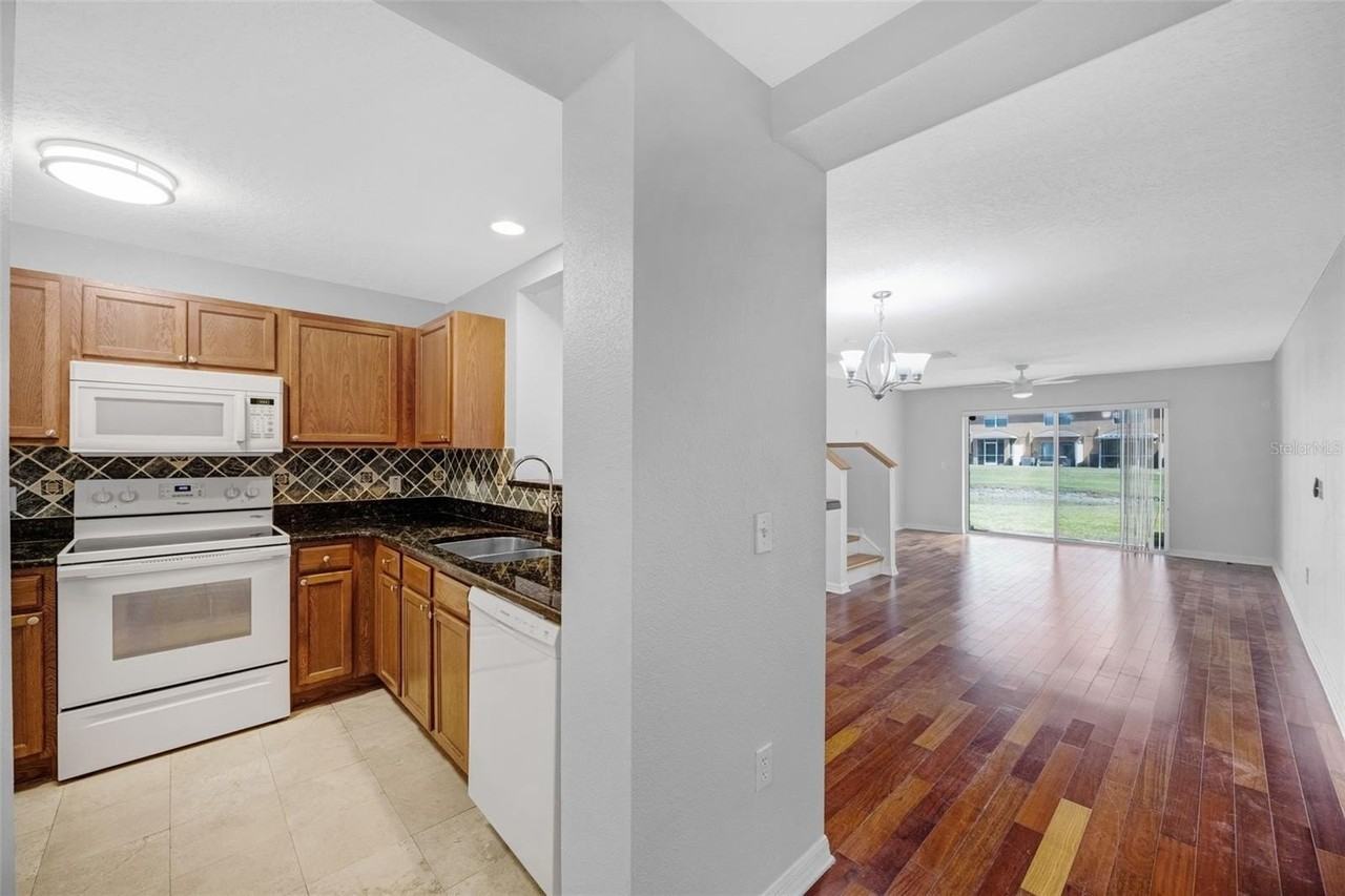 6928 Hawthorne Trace Ln - Photo 6 of 38