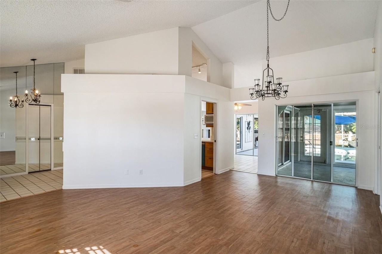 914 Stratford Manor Dr - Photo 2 of 14