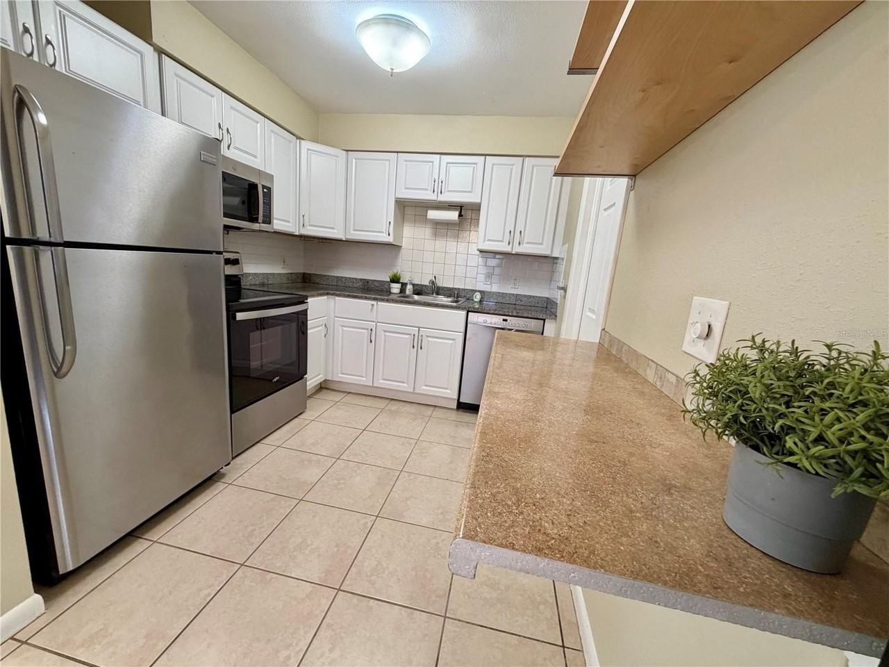 6813 S Cortez St - Photo 4 of 13