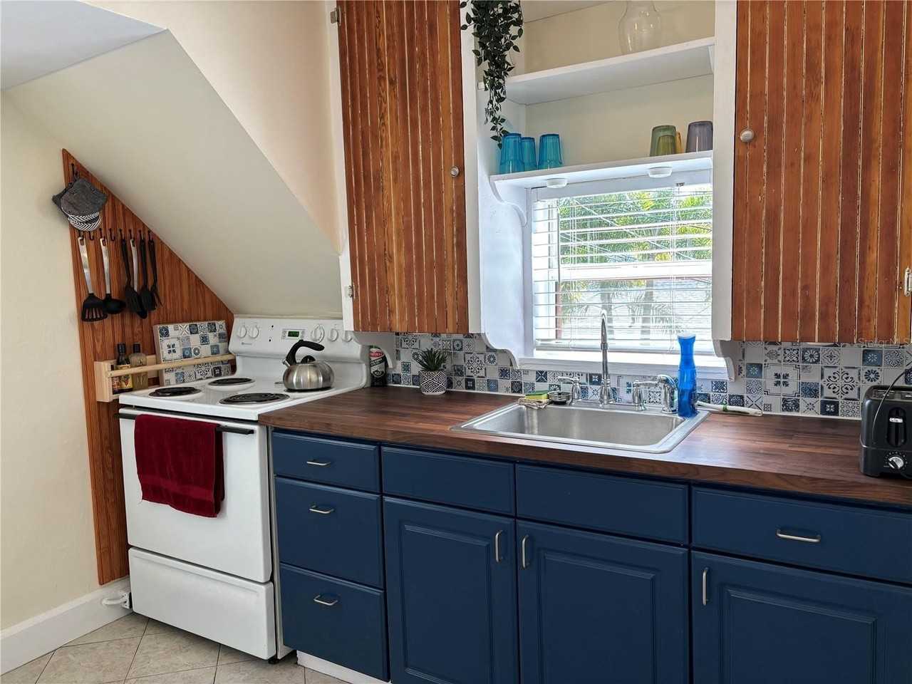 810 22nd Ave N #2 - Photo 3 of 24