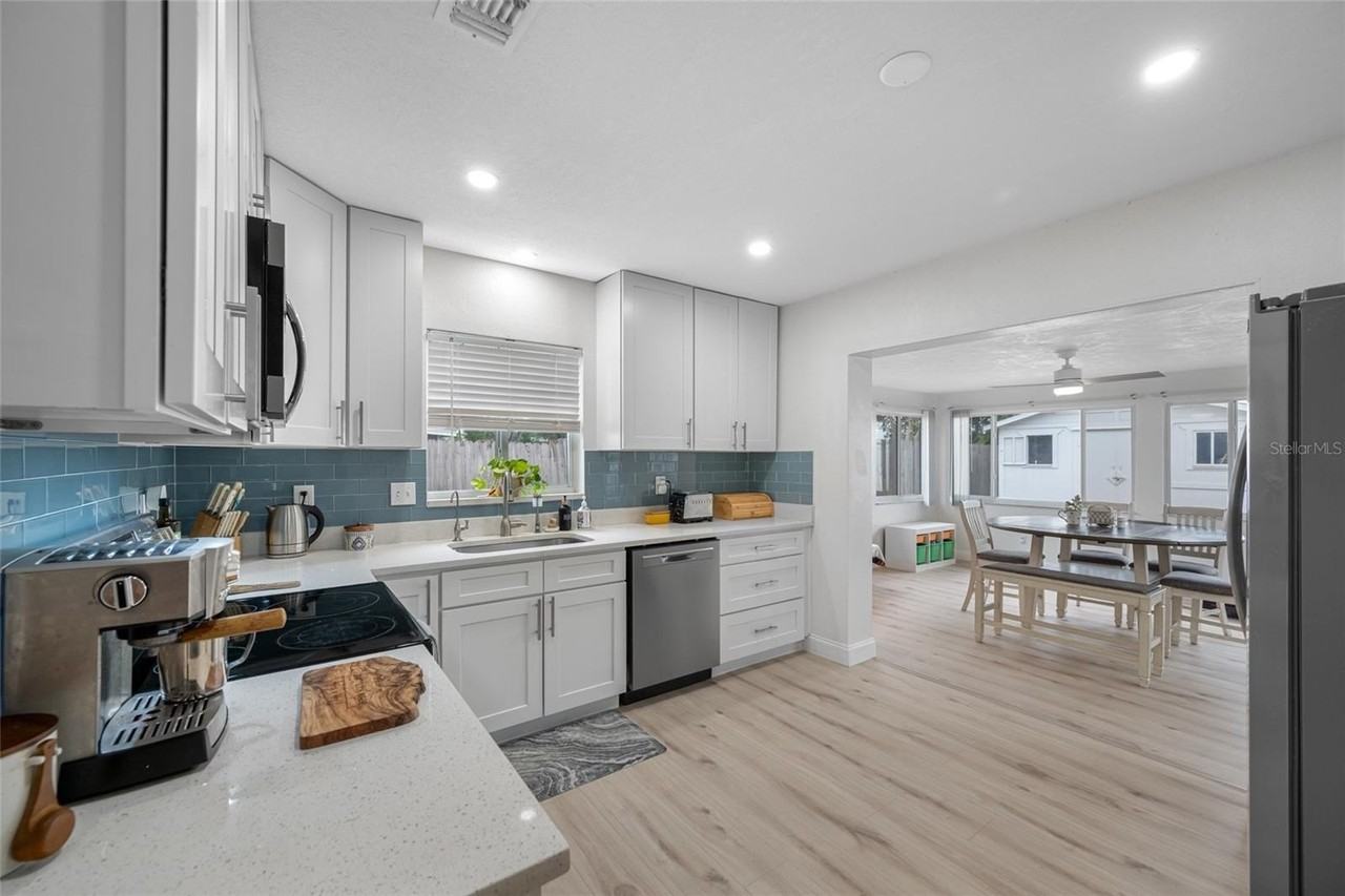 1268 Robin Hood Ln - Photo 5 of 18