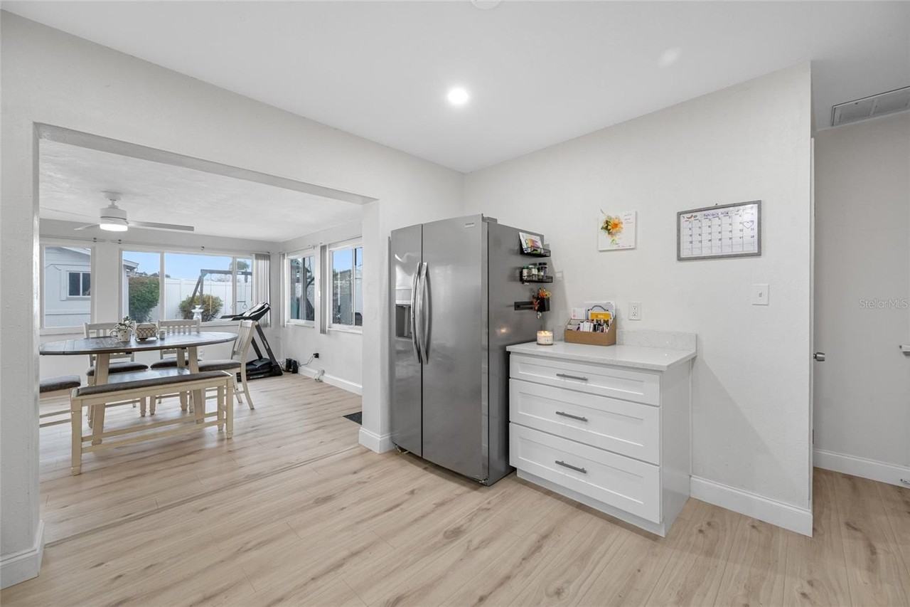 1268 Robin Hood Ln - Photo 6 of 18