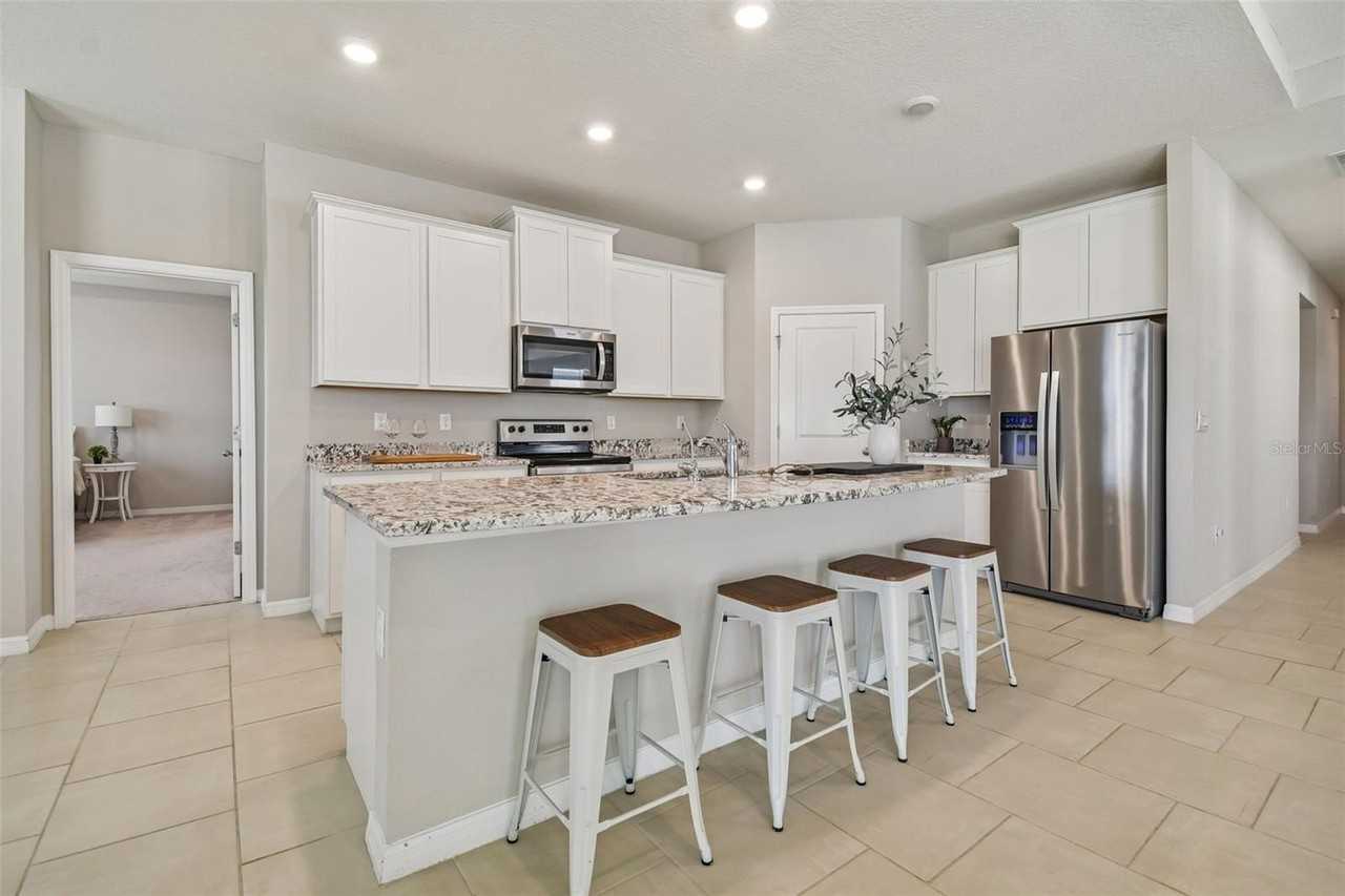 12436 Shining Willow St - Photo 4 of 50