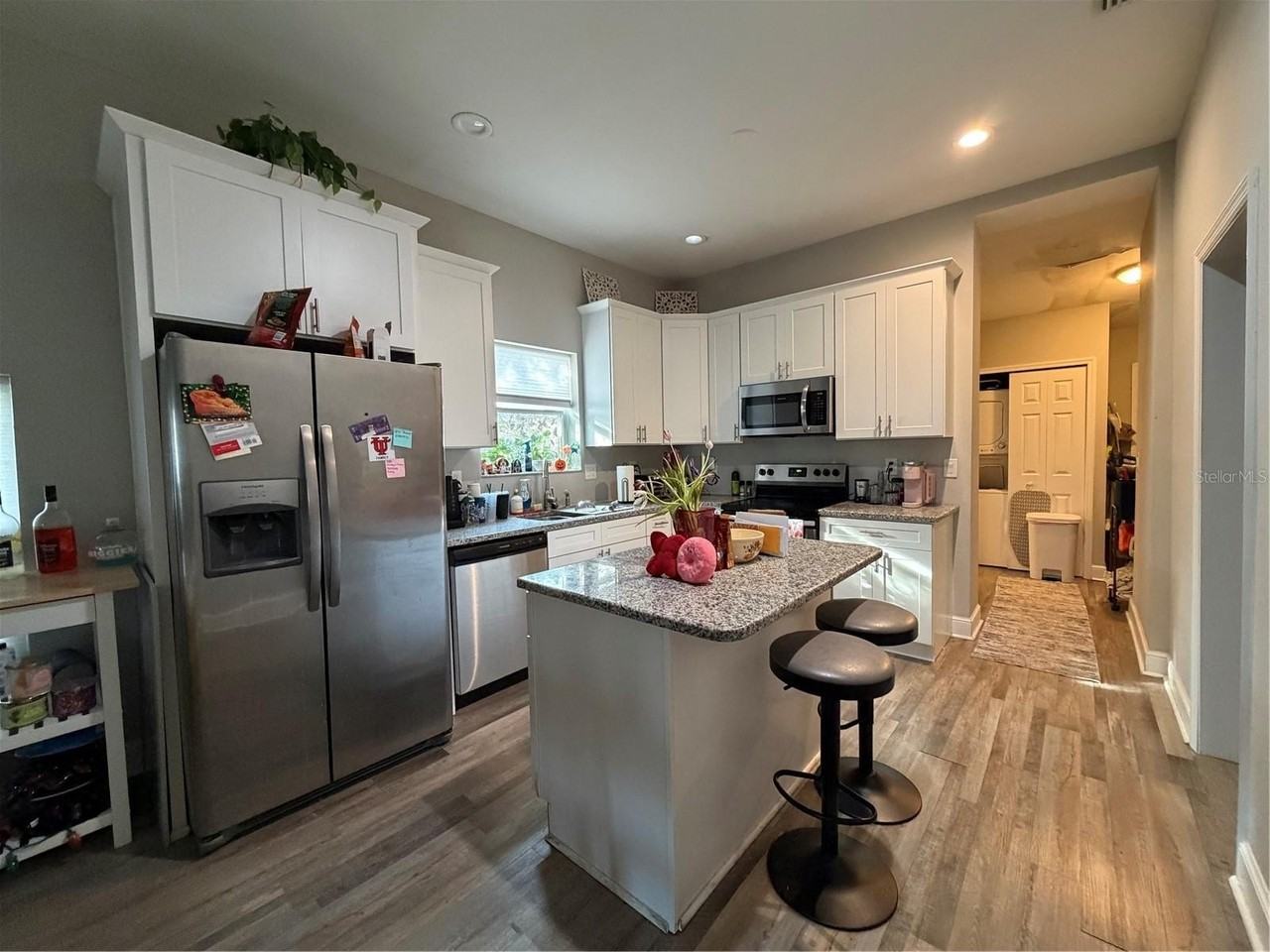 2341 W Walnut St - Photo 3 of 12