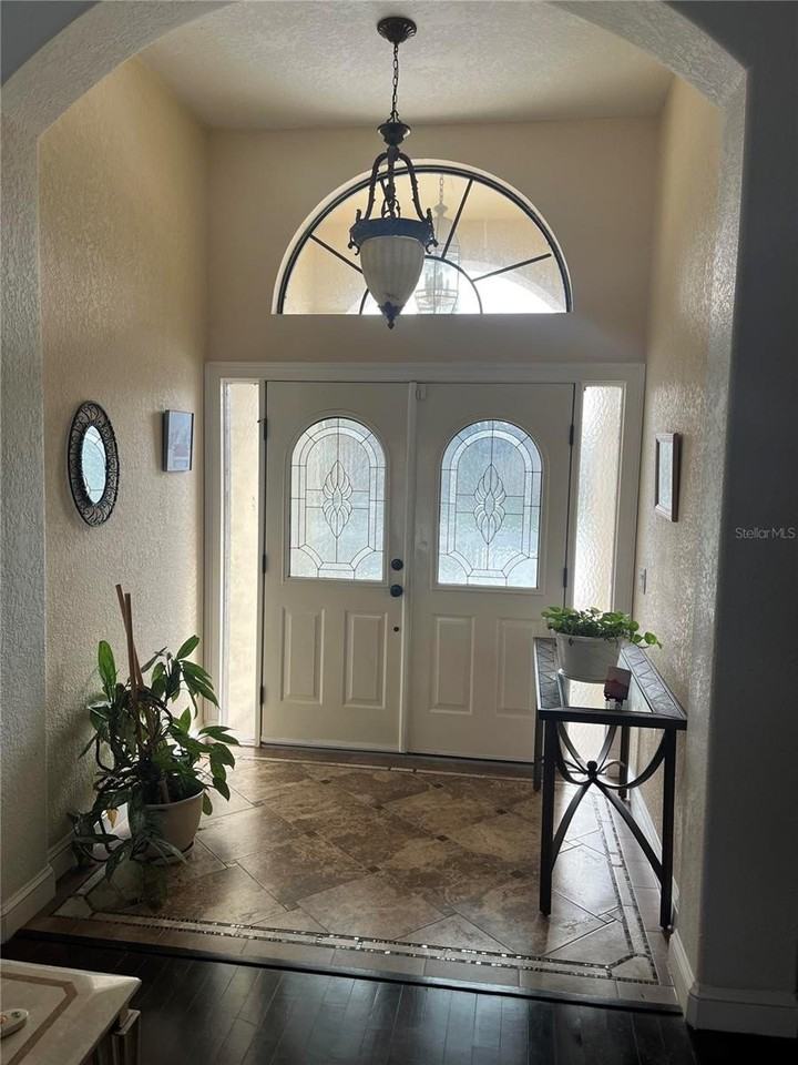 2813 Amberly Ct - Photo 4 of 17