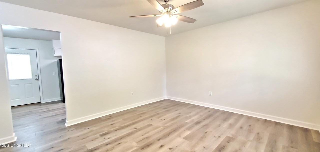 614 Dogwood Rd - Photo 3 of 16