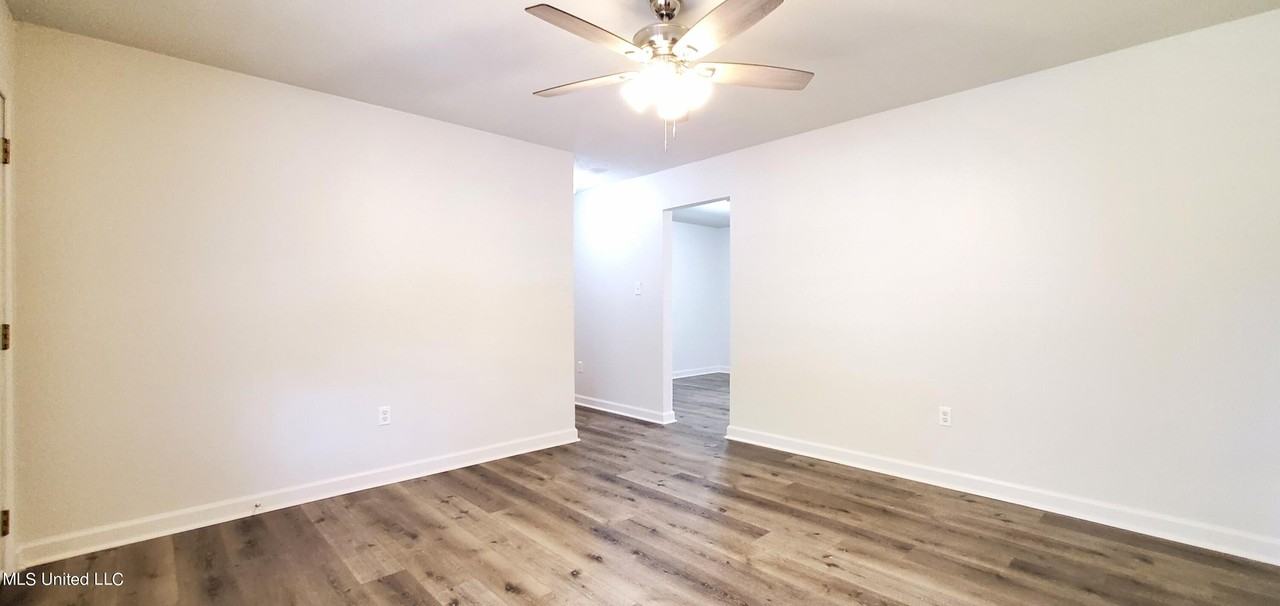 614 Dogwood Rd - Photo 4 of 16