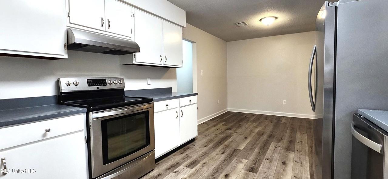 614 Dogwood Rd - Photo 7 of 16