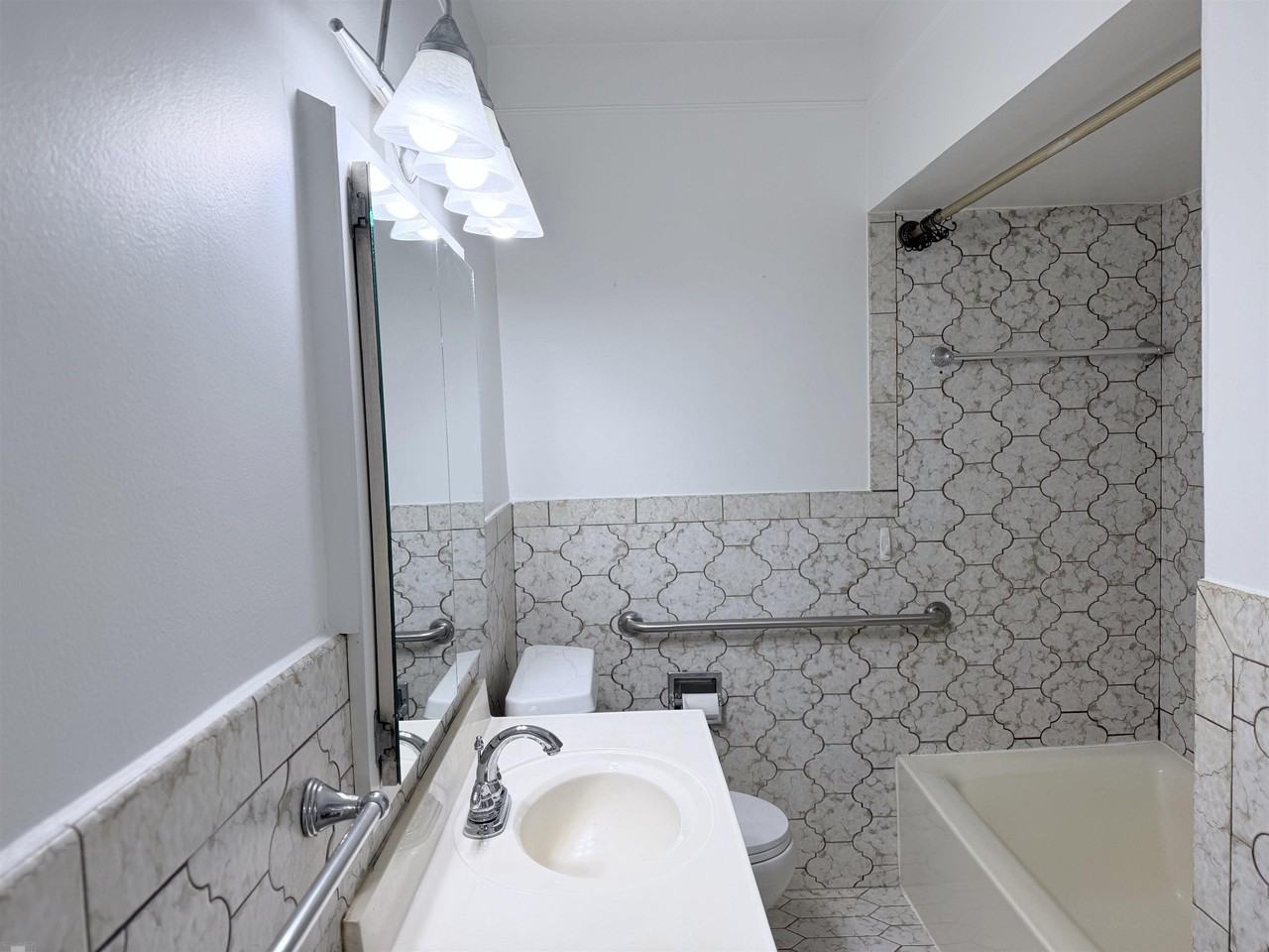 21810 Englehardt St - Photo 6 of 19