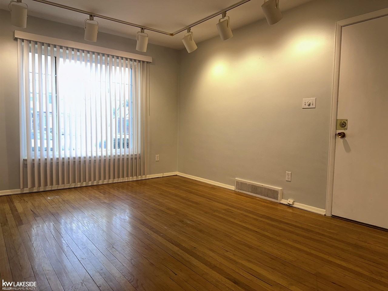 23313 Edsel Ford Ct - Photo 3 of 11