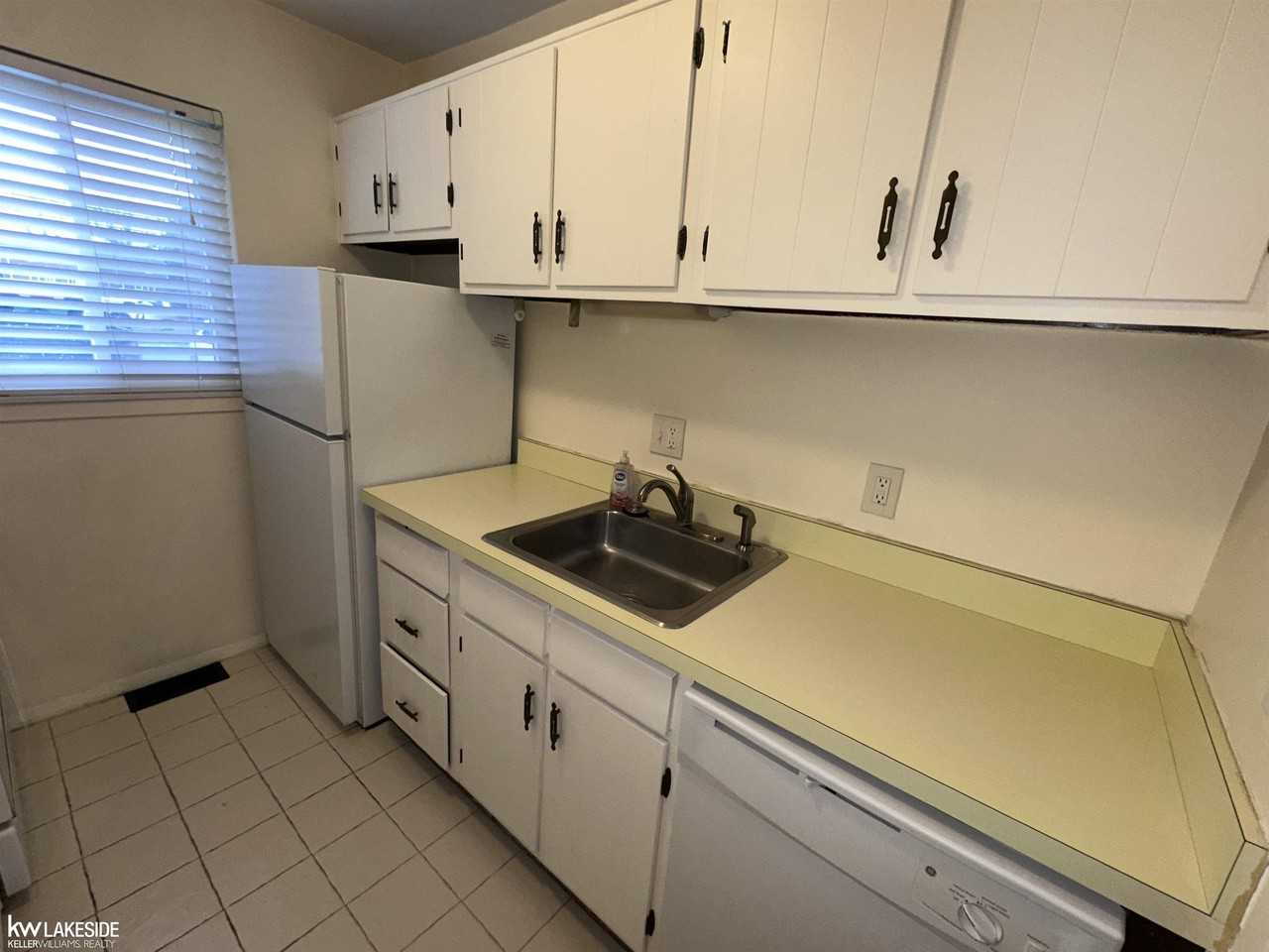 23313 Edsel Ford Ct - Photo 6 of 11