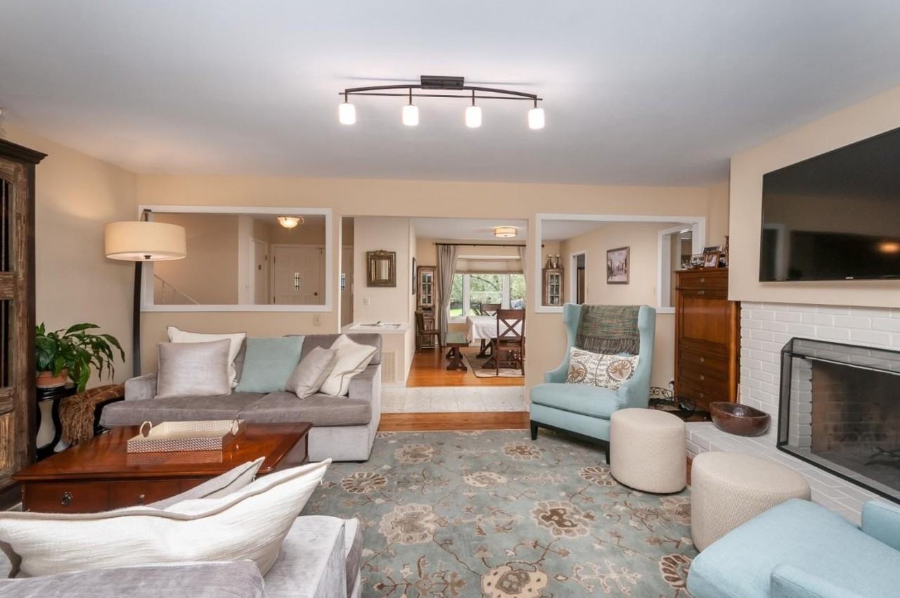 3032 Brittan Ave - Photo 3 of 12