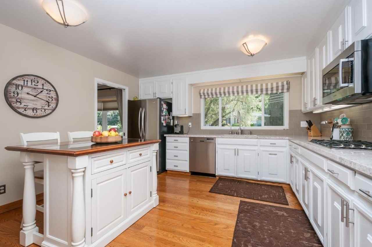 3032 Brittan Ave - Photo 5 of 12