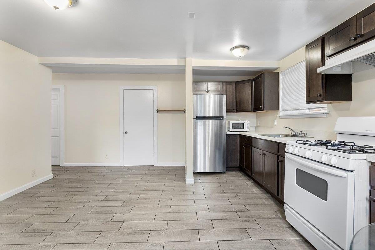 1809 38th Ave - Photo 3 of 8