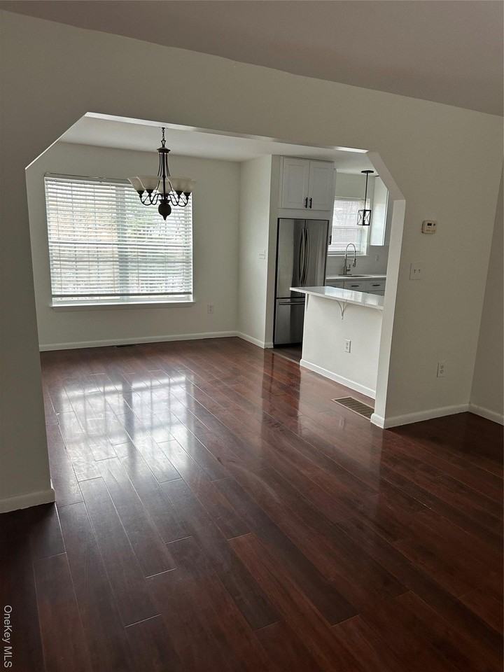 4 Marian Ct - Photo 6 of 18