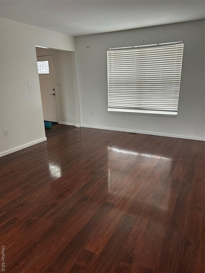 4 Marian Ct - Photo 7 of 18