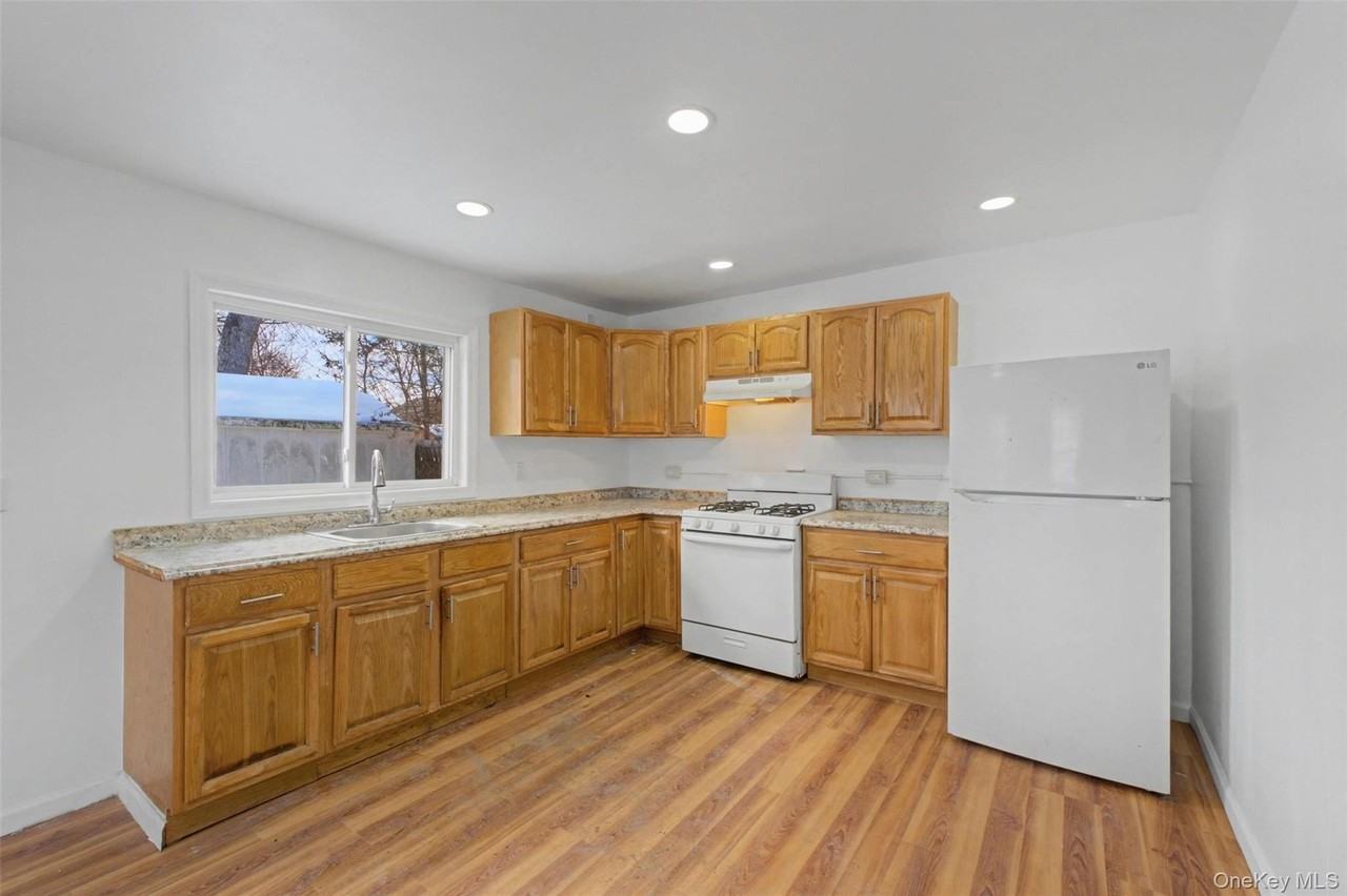 457 1st St - Photo 6 of 22