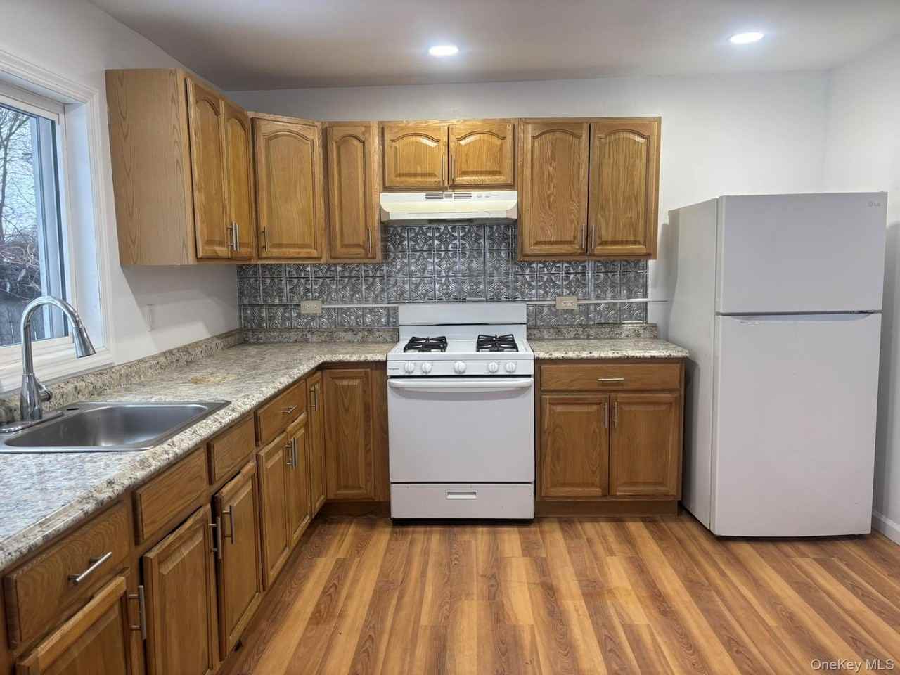 457 1st St - Photo 7 of 22