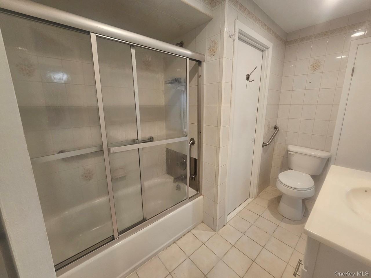 804 Hampshire Rd - Photo 4 of 13