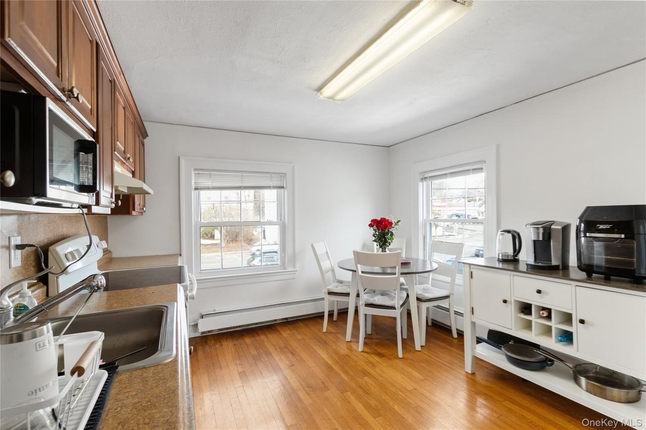 38 Forest Ave - Photo 4 of 14