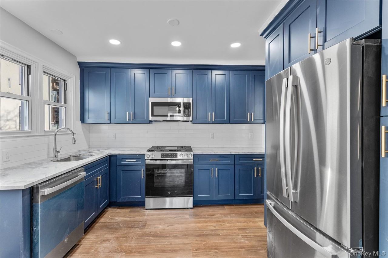 840 E Broadway - Photo 2 of 25