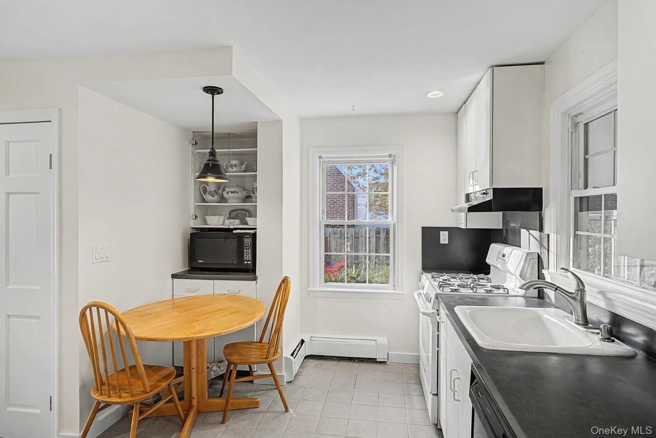 91 Ireland Pl - Photo 4 of 27