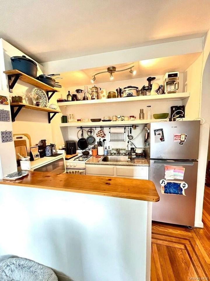 299 Adelphi St Apt 612 - Photo 6 of 7