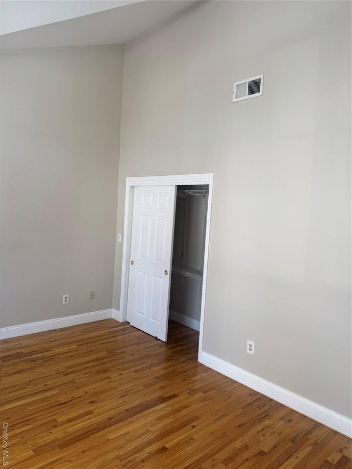 3177 Wissman Ave Unit 2 - Photo 3 of 7