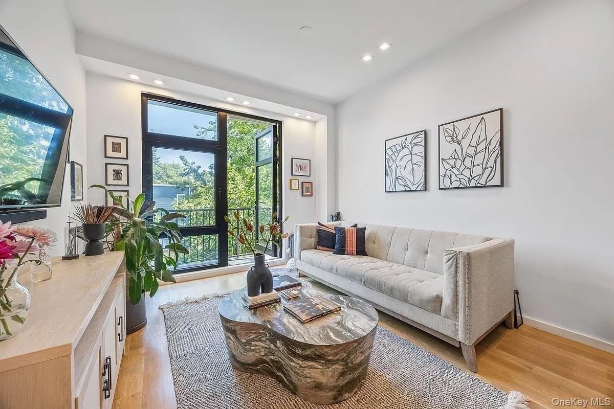 1110 Madison St Apt 3b - Photo 3 of 11