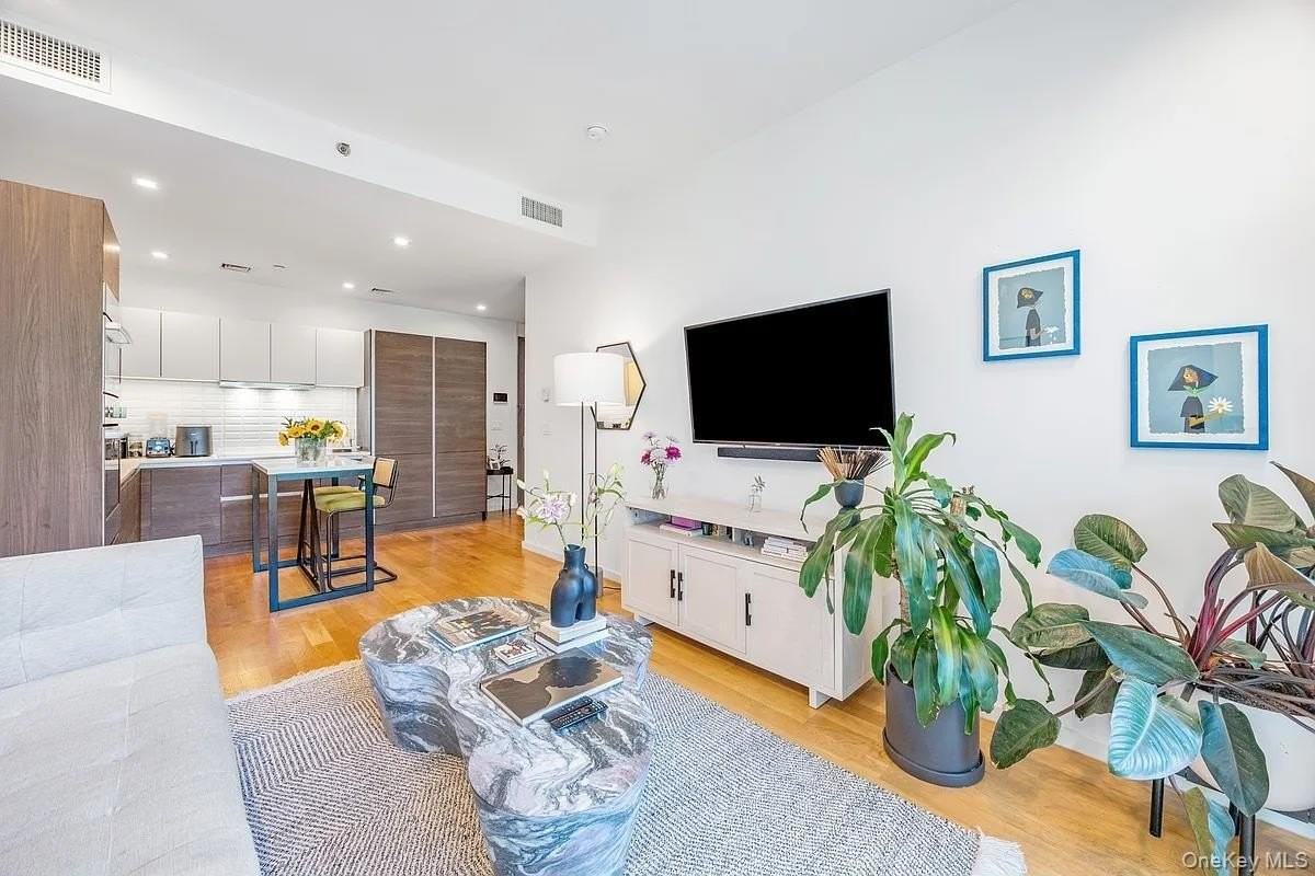 1110 Madison St Apt 3b - Photo 4 of 11